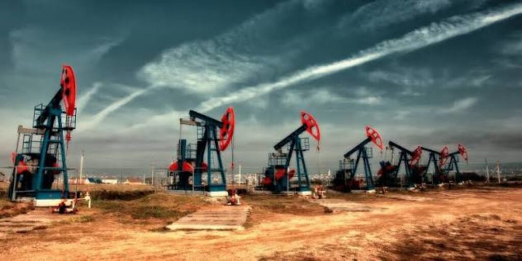 нафтовидобувні вежі