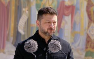 Зеленський анонсував нові рішення у відносинах з Польщею: архіви, пошук та ексгумація на Волині