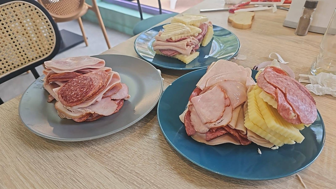 сир та ковбаса