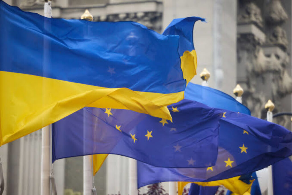прапори України та ЄС