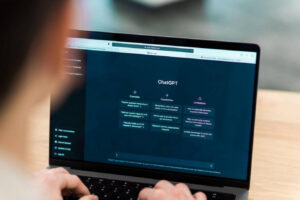 OpenAI наймає сотні підрядників для аналізу запитів користувачів ChatGPT, іноді з особистою чутливою інформацією