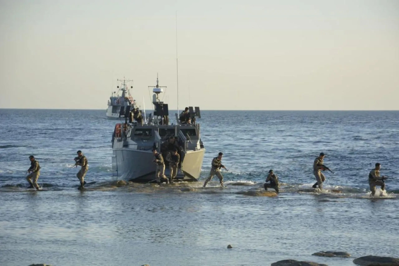 солдати у морі