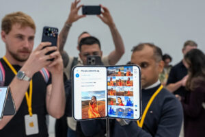 Неймовірний попит на iPhone Duo: строки доставки розтягнулися до кінця січня за лічені хвилини після старту передзамовлень