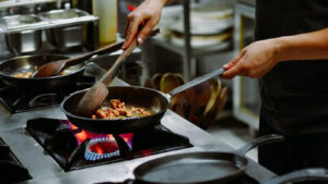 Екологи висунули ультиматум виробнику сковорідок Tefal через «вічні хімікати»