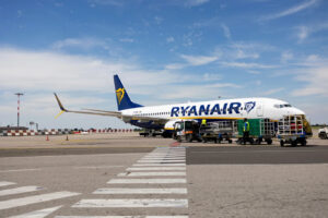 Ryanair прогнозує рекордне зростання цін на авіаквитки в Європі: через війну на Близькому Сході вони можуть подорожчати на 20 %
