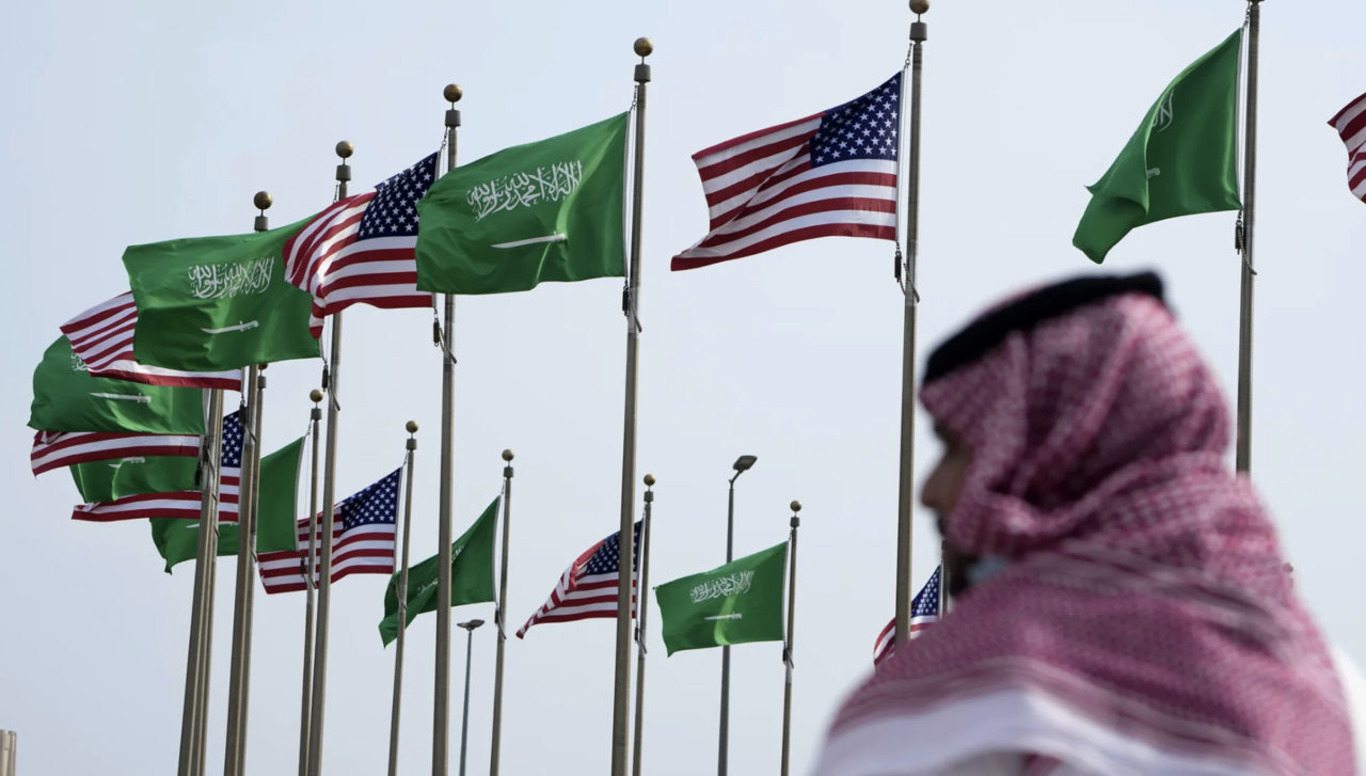 прапори США та Саудівської Аравії